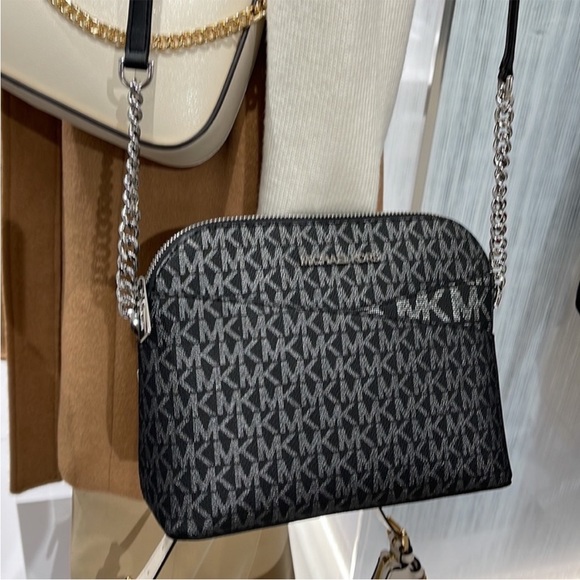 MICHAEL KORS Jet Set Medium Logo Dome - Picture 12 of 15